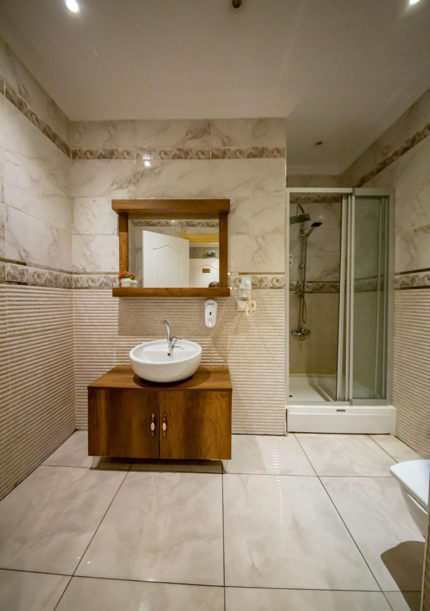 Royal Garden Suite And Hotel Istanbul Ngoại thất bức ảnh
