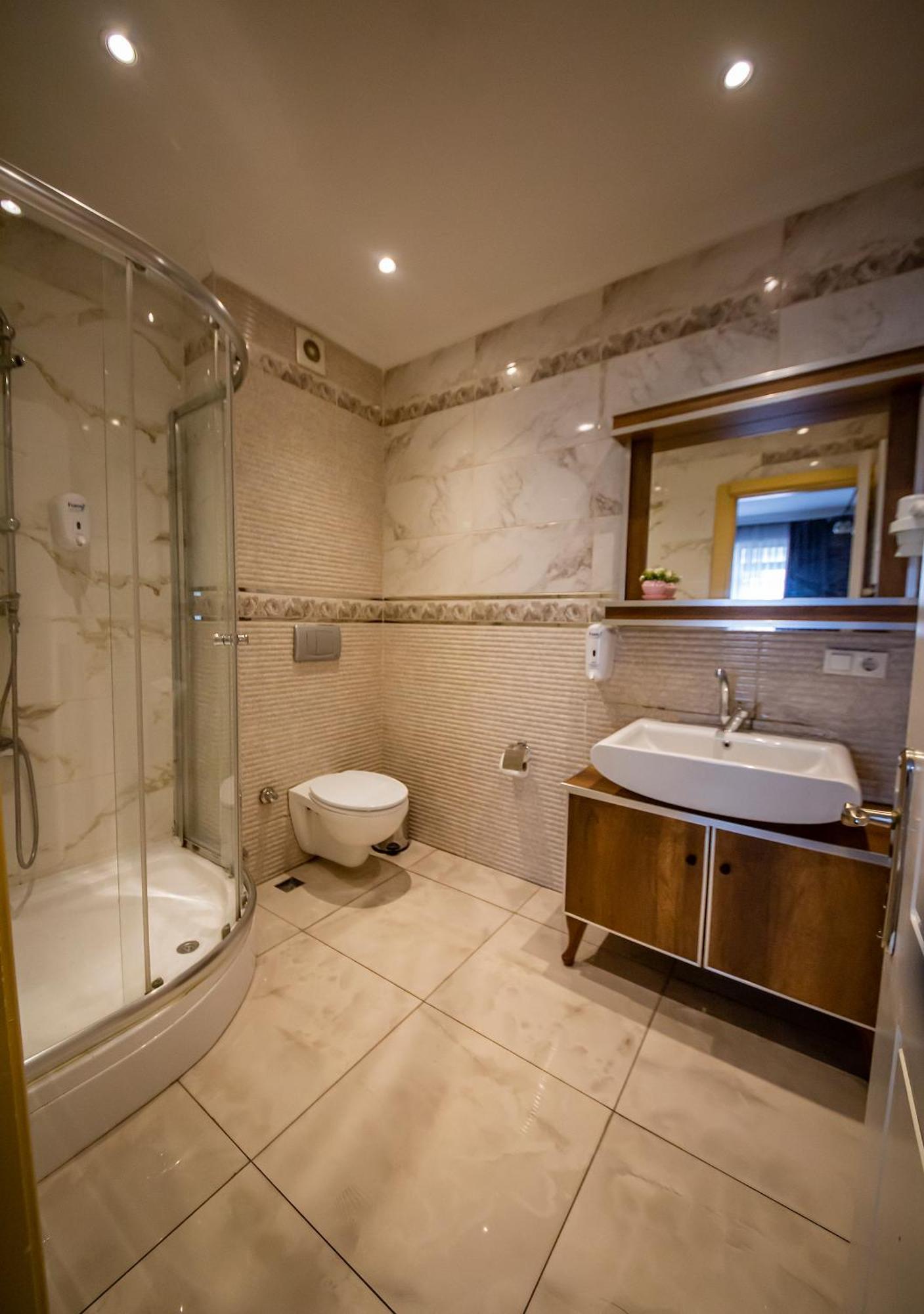Royal Garden Suite And Hotel Istanbul Ngoại thất bức ảnh