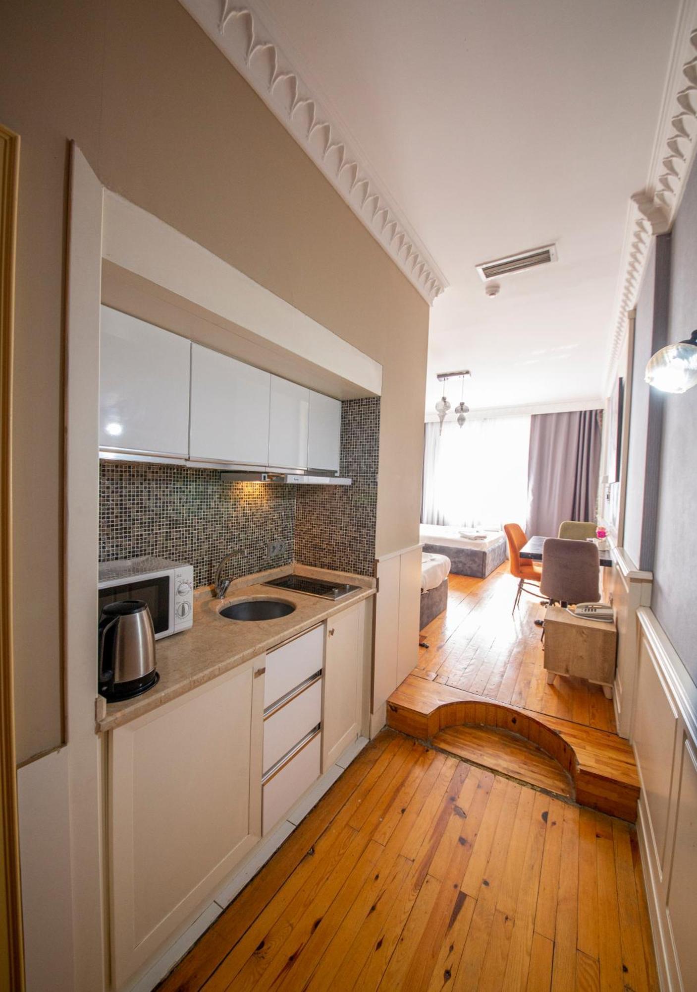 Royal Garden Suite And Hotel Istanbul Ngoại thất bức ảnh