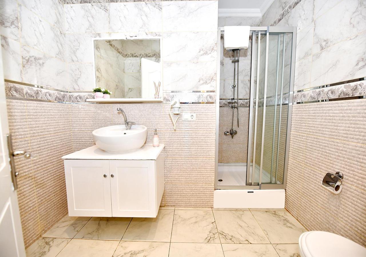 Royal Garden Suite And Hotel Istanbul Ngoại thất bức ảnh